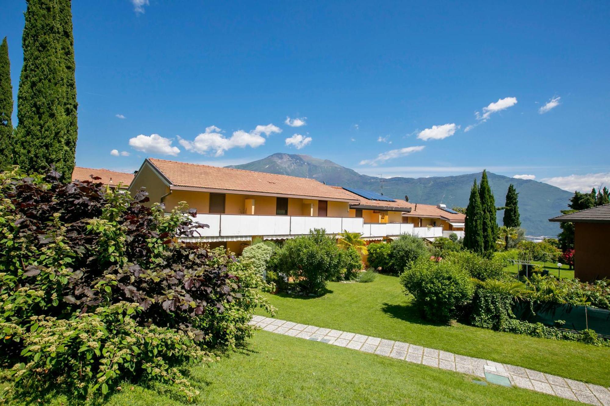 Residence Christina Due Laghi - Happy Rentals Тенно Экстерьер фото