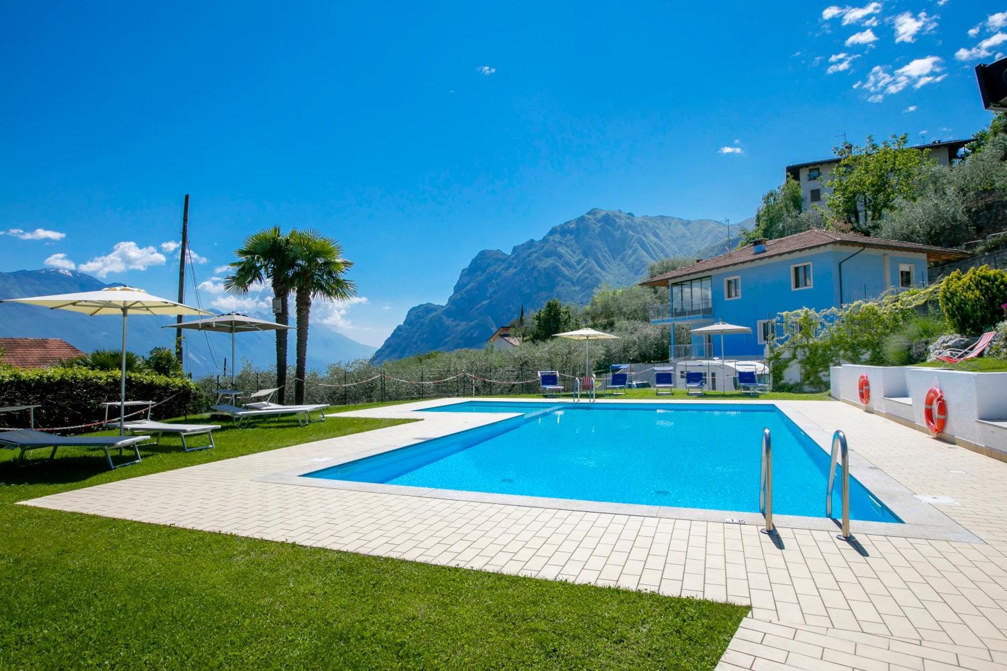 Residence Christina Due Laghi - Happy Rentals Тенно Экстерьер фото