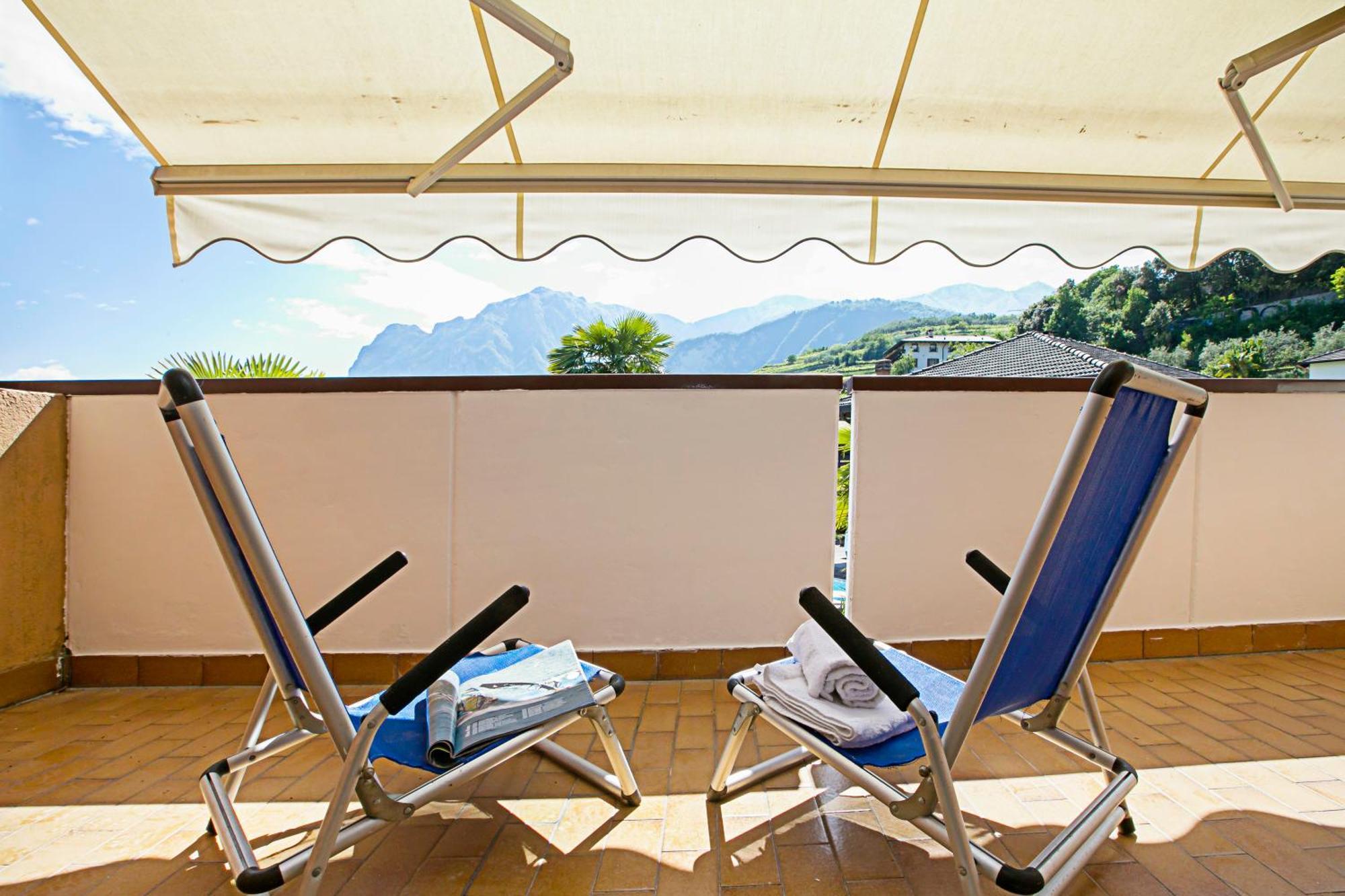Residence Christina Due Laghi - Happy Rentals Тенно Экстерьер фото