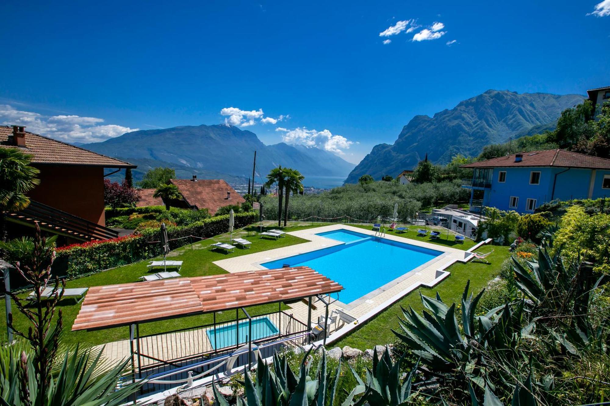 Residence Christina Due Laghi - Happy Rentals Тенно Экстерьер фото